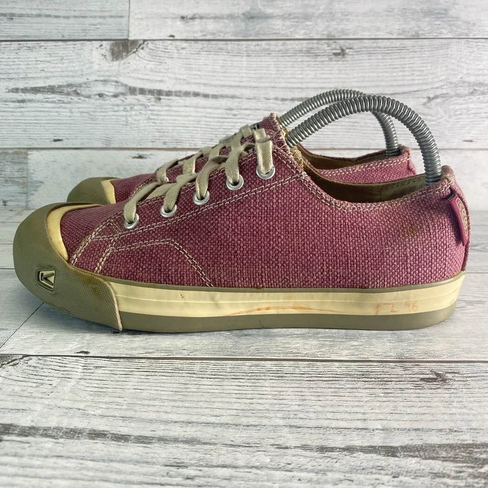 KEEN Coronado Sneakers Womens 9 Red Canvas Casual Fashion Rubber Toe Shoes Nice